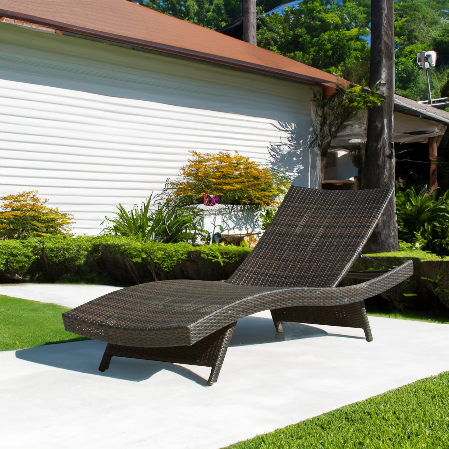 Vimora™ - Wicker Chaise Lounge for Relaxing Poolside Sunbathing