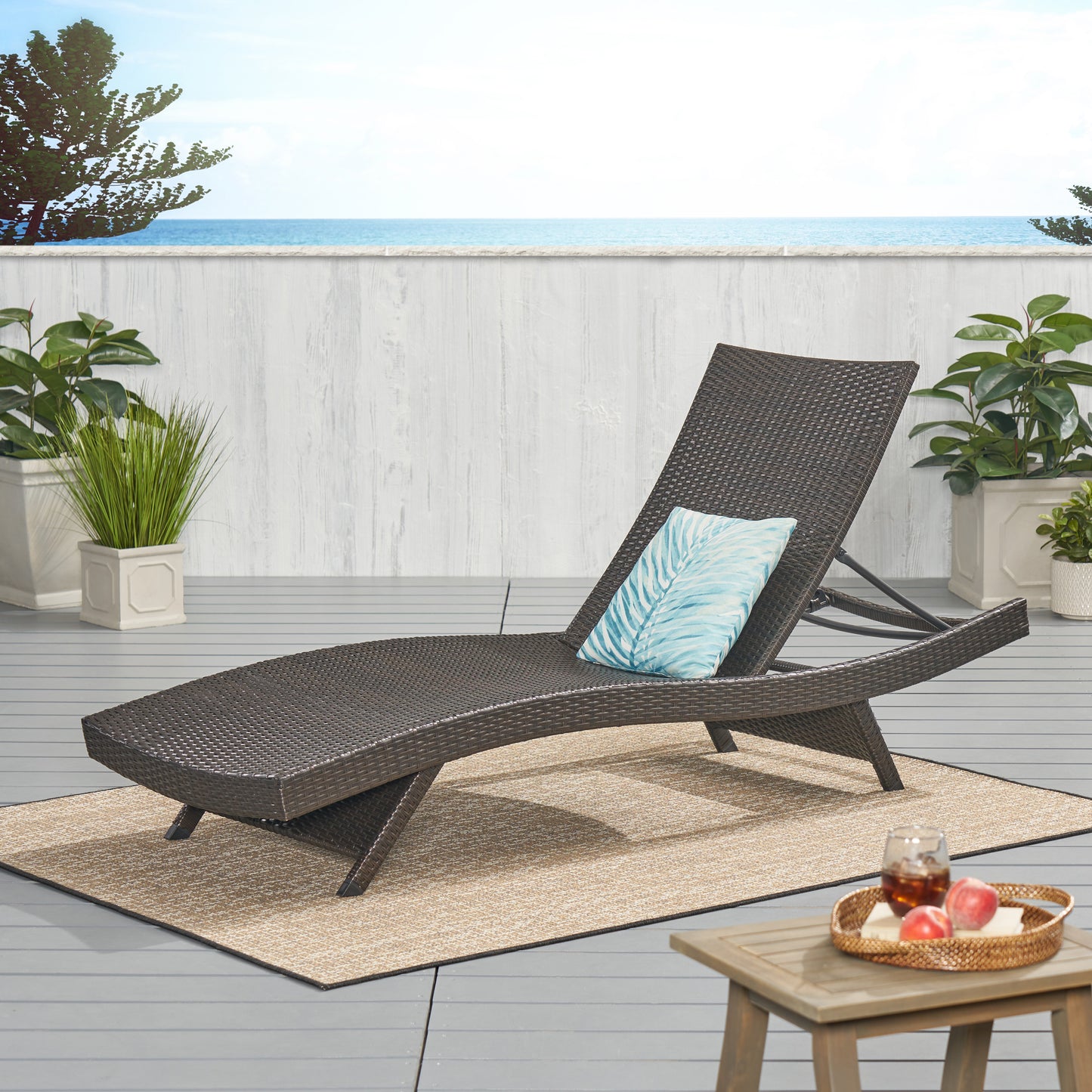 Vimora™ - Wicker Chaise Lounge for Relaxing Poolside Sunbathing