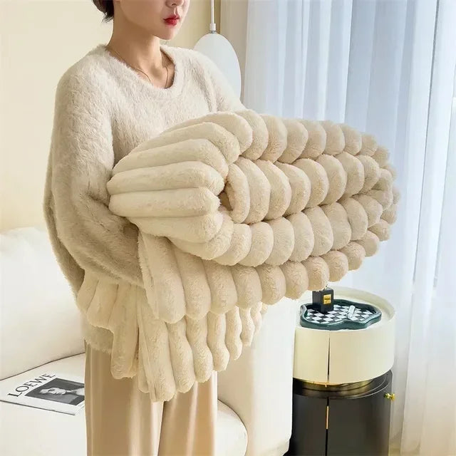 ComfortCloud™ Plush Blanket - Ultra-Soft Fleece Throw for Cozy Nights 2