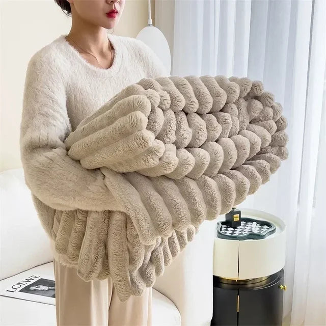 ComfortCloud™ Plush Blanket - Ultra-Soft Fleece Throw for Cozy Nights 4