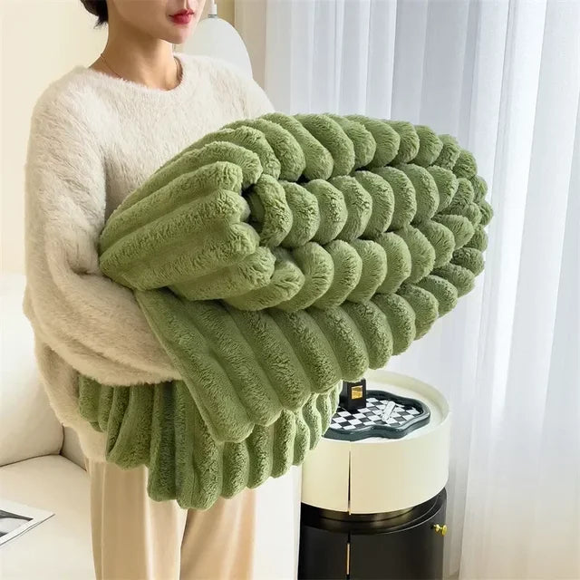 ComfortCloud™ Plush Blanket - Ultra-Soft Fleece Throw for Cozy Nights 8
