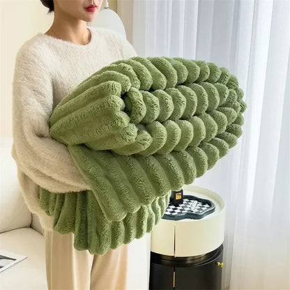 ComfortCloud™ Plush Blanket - Ultra-Soft Fleece Throw for Cozy Nights 8