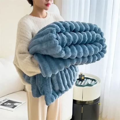 ComfortCloud™ Plush Blanket - Ultra-Soft Fleece Throw for Cozy Nights 9